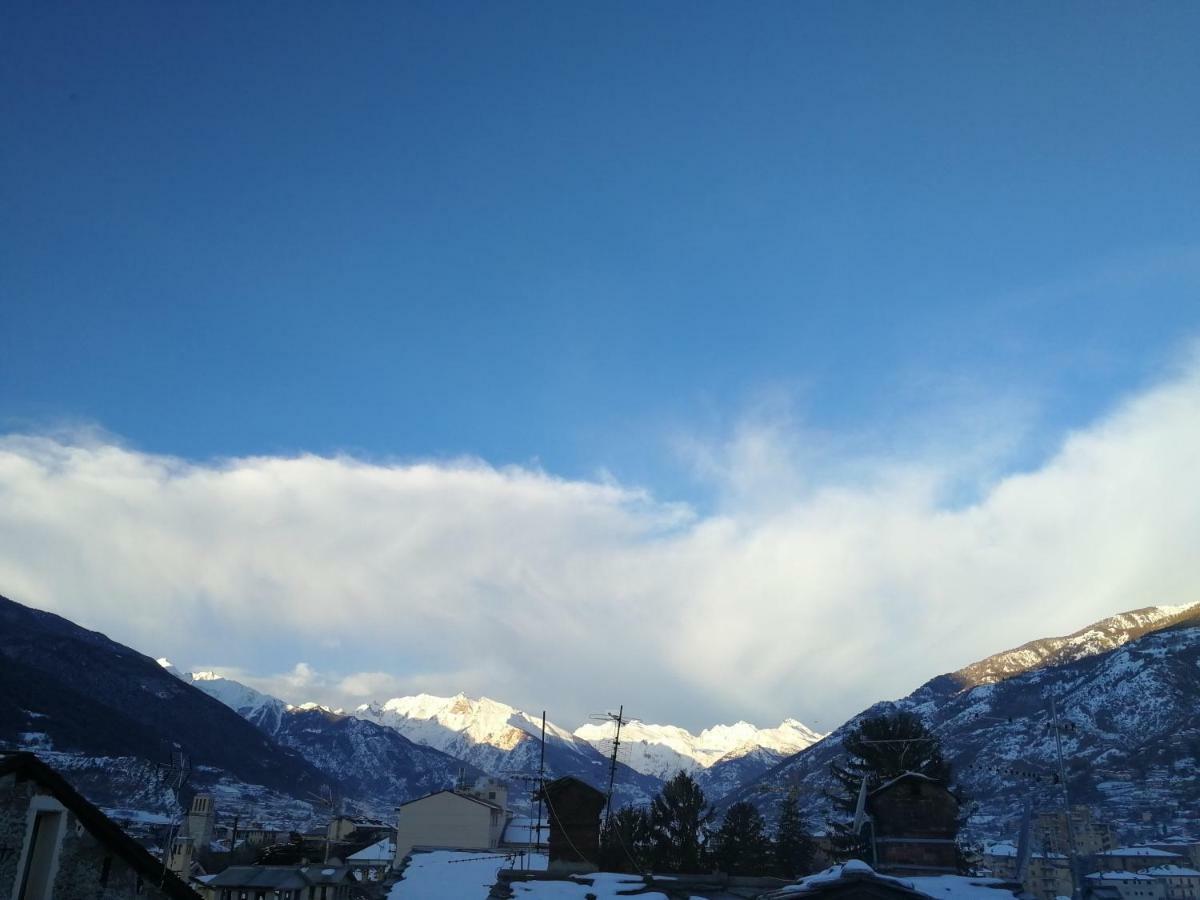 Appartamento Nel Centro Storico Di Aosta Con Vista Sui Ghiacciai 外观 照片